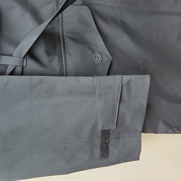 Nike Women's Teci+Pack Storm-FitADV - Picture 6 of 11